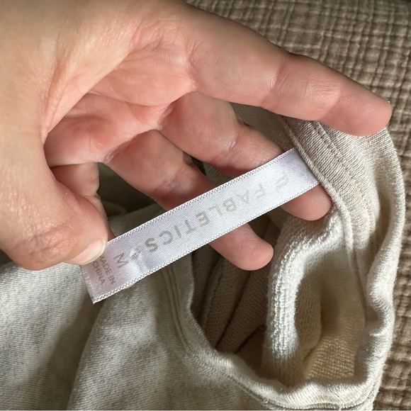 3/$20⚡️ Fabletics Casual Cream Tan Speckled Long Sleeve Pullover Sweatshirt - Picture 2 of 10